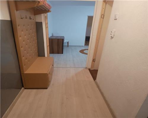 Apartament 2 camere etaj 2 Cedonia renovat complet