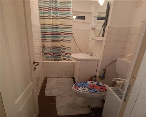 Apartament 2 camere etaj 2 Cedonia renovat complet