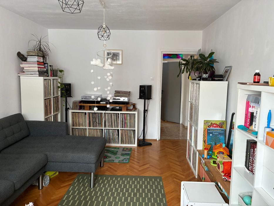 Vand apartament 2 camere decomandat cu balcon zona Dioda