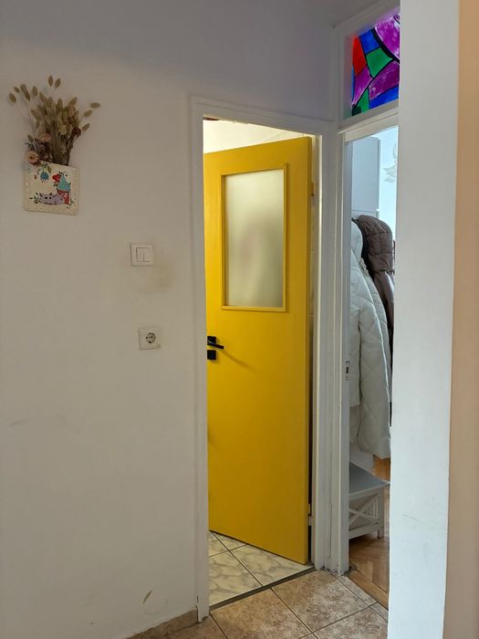 Vand apartament 2 camere decomandat cu balcon zona Dioda