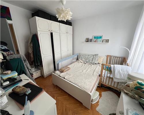 Vand apartament 2 camere decomandat cu balcon zona Dioda