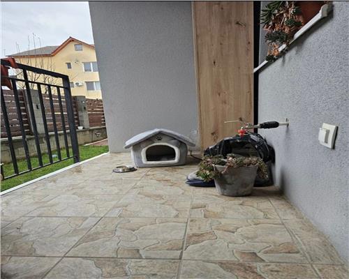 Apartament mobilat modern 2 camere balcon curte si parcare