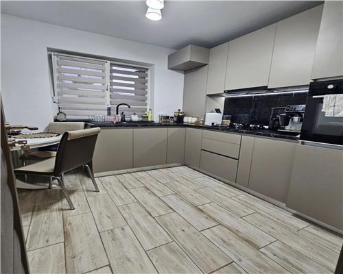 Apartament mobilat modern 2 camere balcon curte si parcare