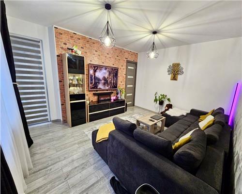 Apartament mobilat modern 2 camere balcon curte si parcare