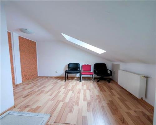 Apartament mobilat 4 camere pe 2 niveluri 79 utili in Terezian