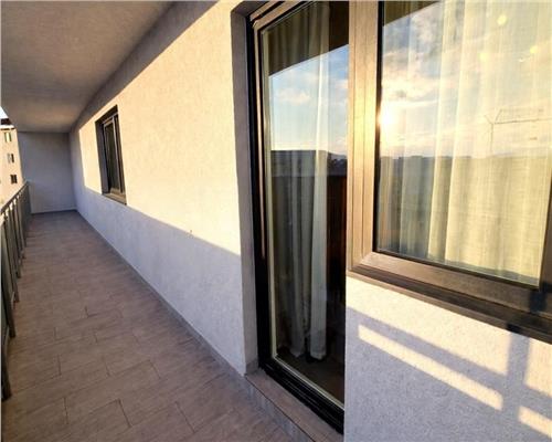 Apartament cu 3 camere, decomandat, 93 mp +29mp (terasa si balcoane)