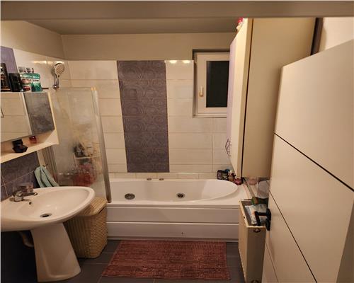 Apartament 3 camere etaj1 Calea Surii Mici cu balcon si loc de parcare