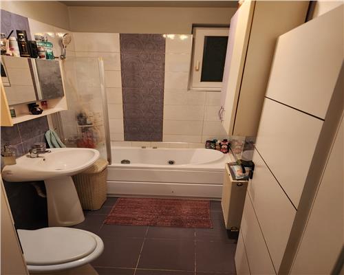 Apartament 3 camere etaj1 Calea Surii Mici cu balcon si loc de parcare