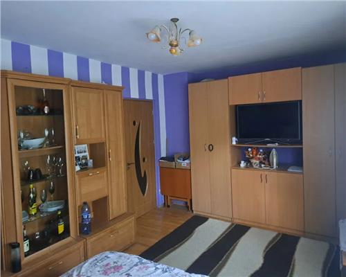 Apartament 2 camere decomandate cu balcon si pivnita