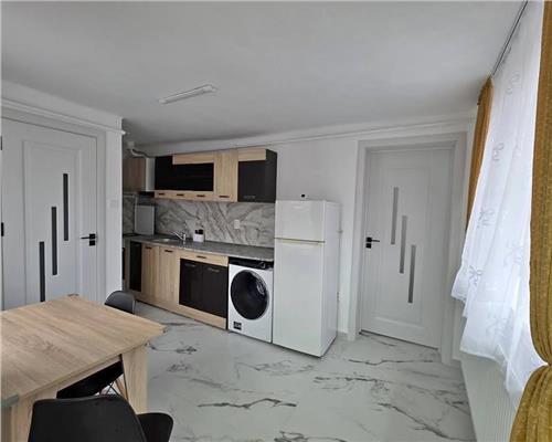 Garsoniera la curte in cartierul Strand