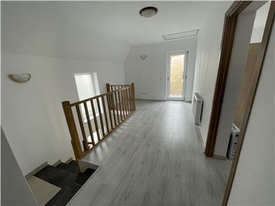 Casa individuala cu 3 camere si 2 bai in zona Strand 2