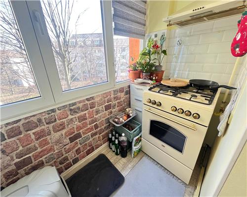 Apartament cu 3 camere etajul 1 cu balcon in Vasile Aaron