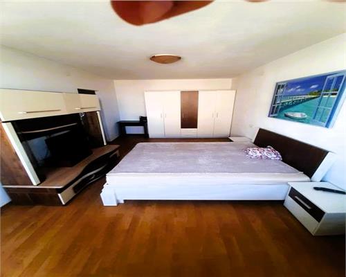 Apartament 3 camere 64 mpu cu balcon pe Bd Mihai Viteazu