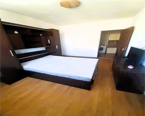 Apartament 3 camere 64 mpu cu balcon pe Bd Mihai Viteazu