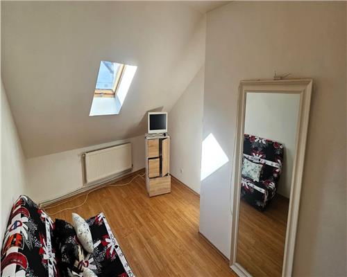 Garsoniera tip mansarda 2 camere  zona Terezian