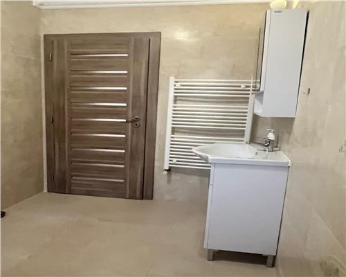 Apartament 3 camere 2 bai 2 balcoane zona Calea Cisnadiei