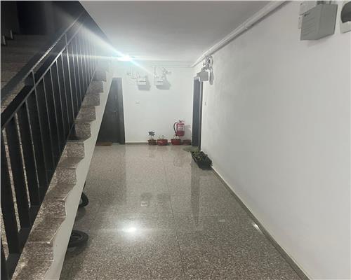 Apartament 3 camere 2 bai 2 balcoane zona Calea Cisnadiei