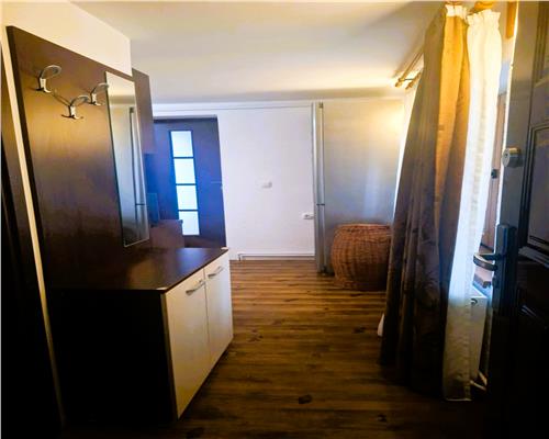 Apartament mobilat 2 camere cu pivnita in Piata Mare