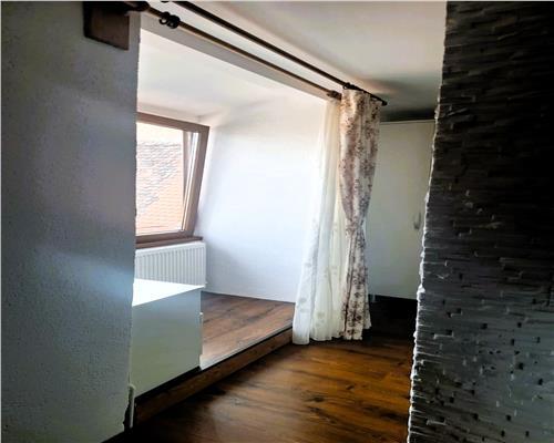 Apartament mobilat 2 camere cu pivnita in Piata Mare