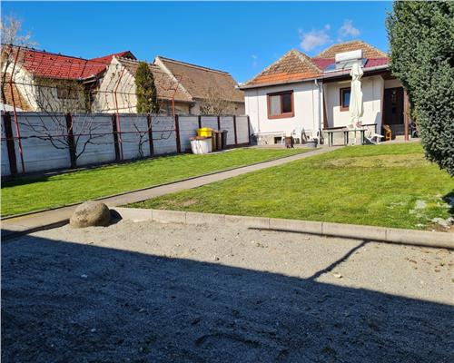 Casa individuala cu 3 camere 2 bai si 554 mp teren in Selimbar
