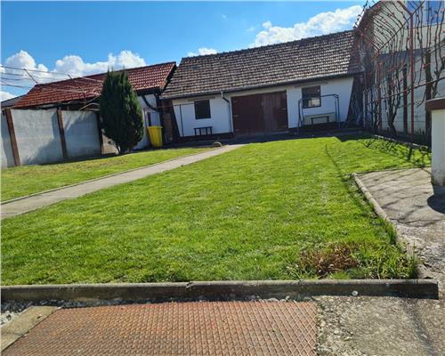 Casa individuala cu 3 camere 2 bai si 554 mp teren in Selimbar