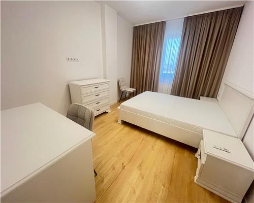 Apartament modern cu 3 camere si 2 bai in zona Centrala