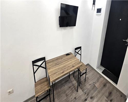 Studio modern cu bucatarie inchisa Ultracentral