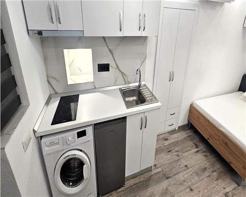 Studio modern cu bucatarie inchisa Ultracentral