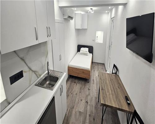 Studio modern cu bucatarie inchisa Ultracentral