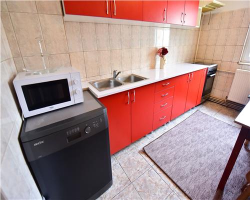 Apartament 3 camere 70 mp  Turnisor et 3  cu balcon 7 mp si pivnita de 16 mp
