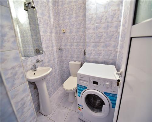 Apartament 3 camere 70 mp  Turnisor et 3  cu balcon 7 mp si pivnita de 16 mp