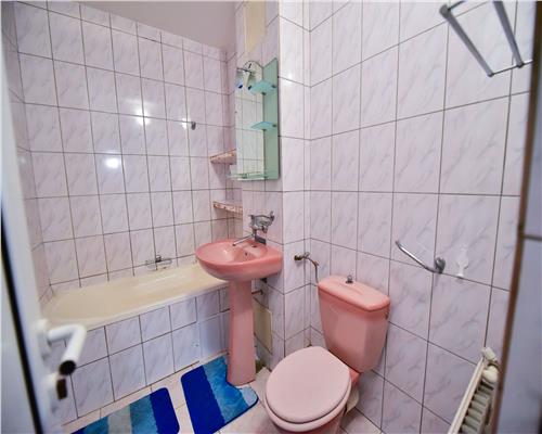 Apartament 3 camere 70 mp  Turnisor et 3  cu balcon 7 mp si pivnita de 16 mp