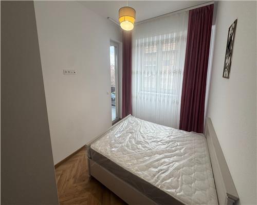 Apartament nou de lux cu 3 camere si garaj zona Centrala