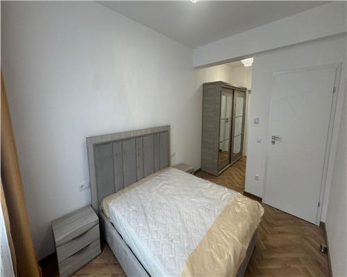 Apartament nou de lux cu 3 camere si garaj zona Centrala