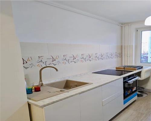 Apartament 3 camere decomandat  zona Mihai Viteazu