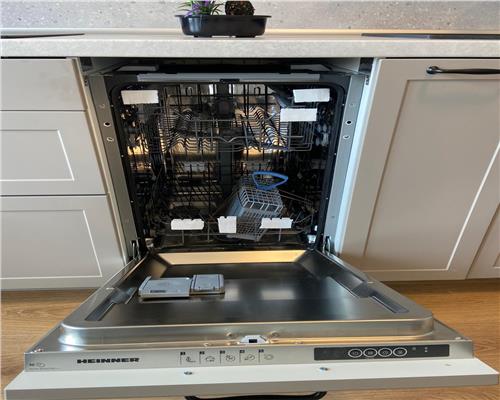 Apartament modern 3 camere balcon si loc parcare pe Doamna Stanca