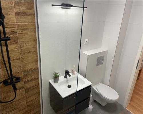 Apartament modern 3 camere balcon si loc parcare pe Doamna Stanca