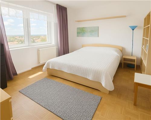 Apartament 3 camere 2 bai cu balcon in zona Terezian