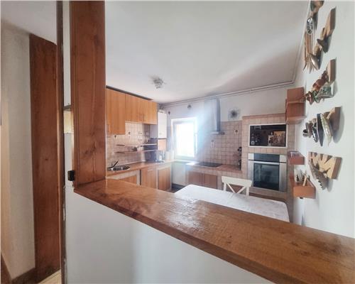 Apartament 3 camere 2 bai cu balcon in zona Terezian