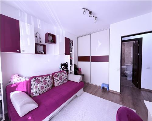 Apartament complet utilat 3 camere balcon parcare zona Mandra