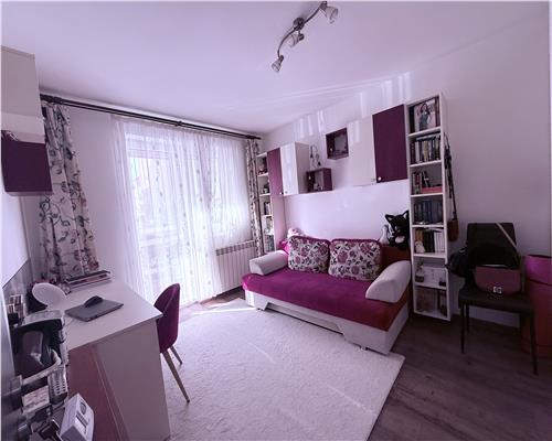 Apartament complet utilat 3 camere balcon parcare zona Mandra