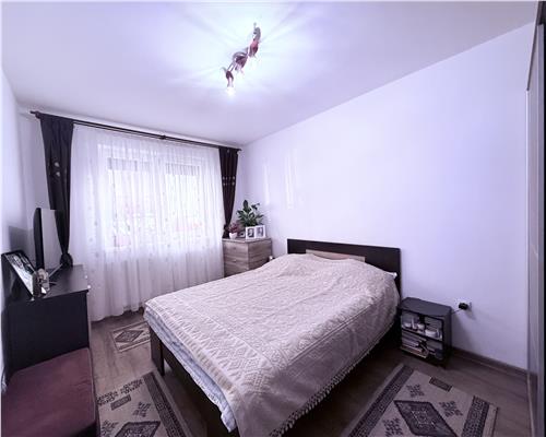 Apartament complet utilat 3 camere balcon parcare zona Mandra