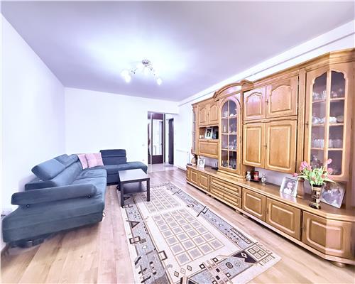 Apartament complet utilat 3 camere balcon parcare zona Mandra