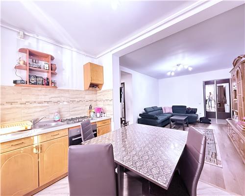 Apartament complet utilat 3 camere balcon parcare zona Mandra