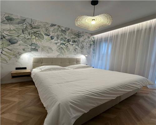 Apartament lux 3 camere 2 bai 3 balcoane 2 parcari si piscina