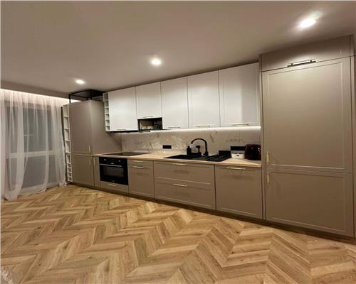 Apartament lux 3 camere 2 bai 3 balcoane 2 parcari si piscina