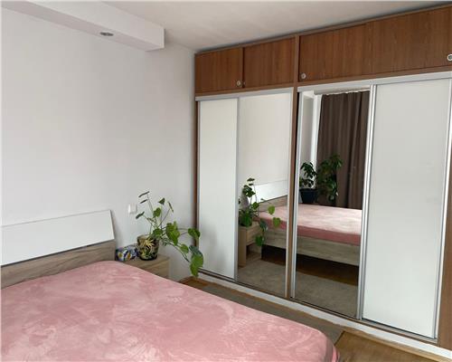 Apartament spatios cu 3 camere 2 balcoane si parcare Calea Turnisorului