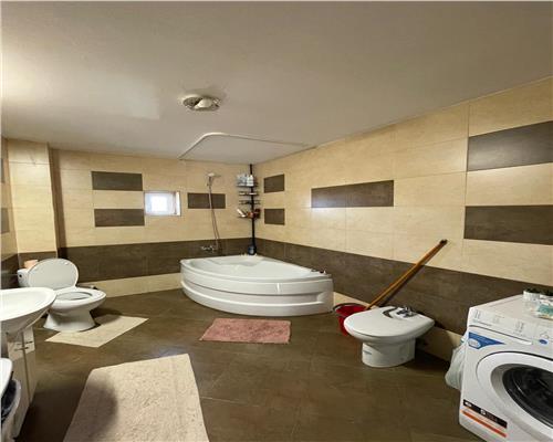 Apartament spatios cu 3 camere 2 balcoane si parcare Calea Turnisorului